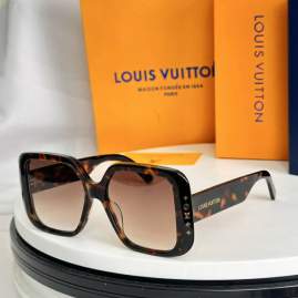 Picture of Louis Vuitton Sunglasses _SKUfw77817990fw